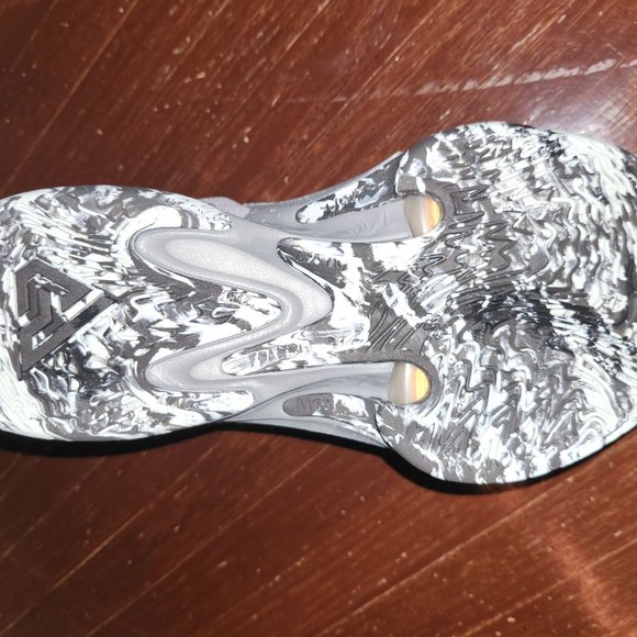 NIKE ZOOM FREAK IV INDOOR BASKETBALL USE ONLY SON OUTGREW SIZE 8 - Picture 5 of 8